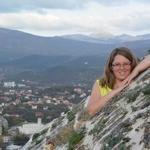 Meet your Posher, Larissa